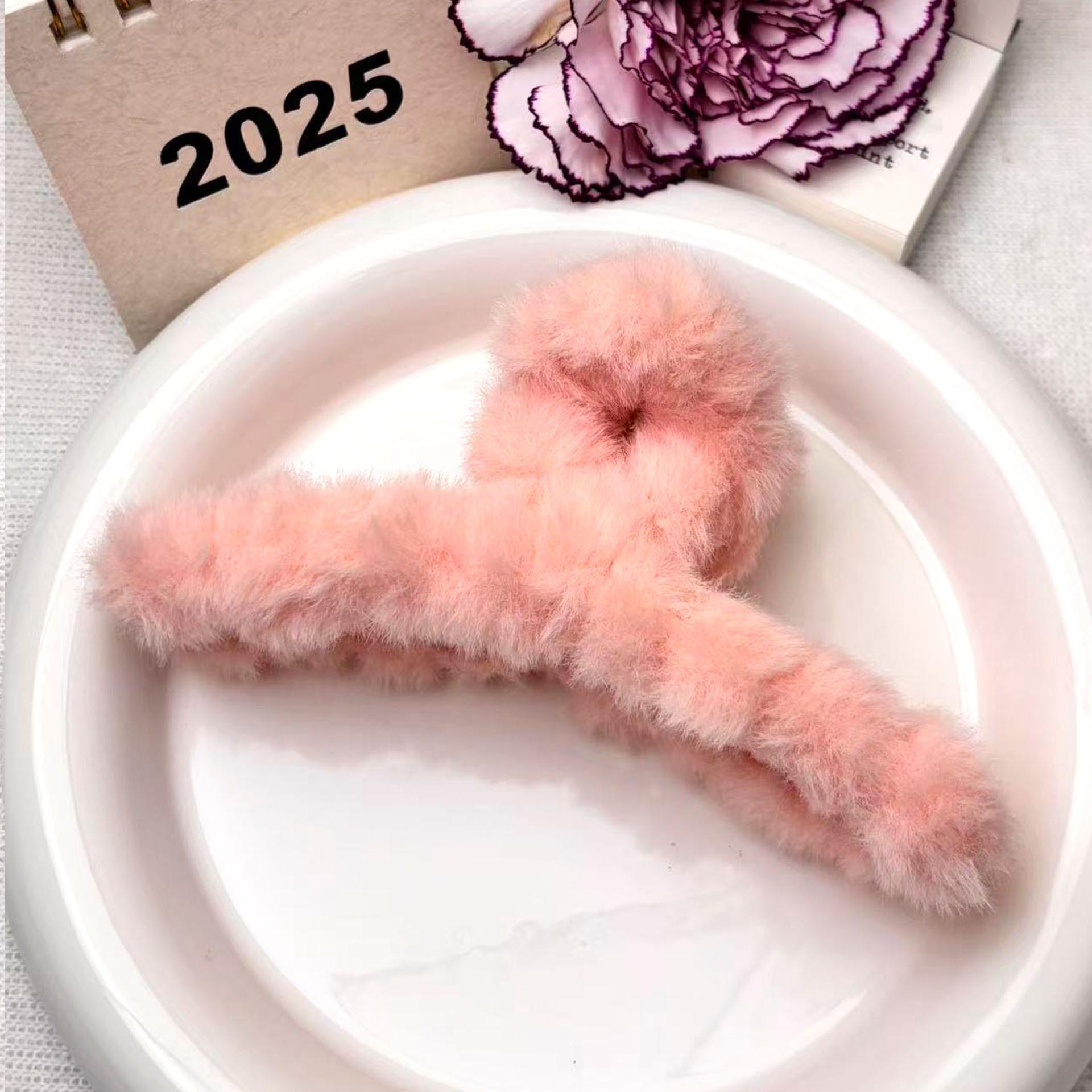 

Luxury Fluffy Claw Clip for Updos - Large Plush Hair Accessory for Autumn/Winter 11 cm