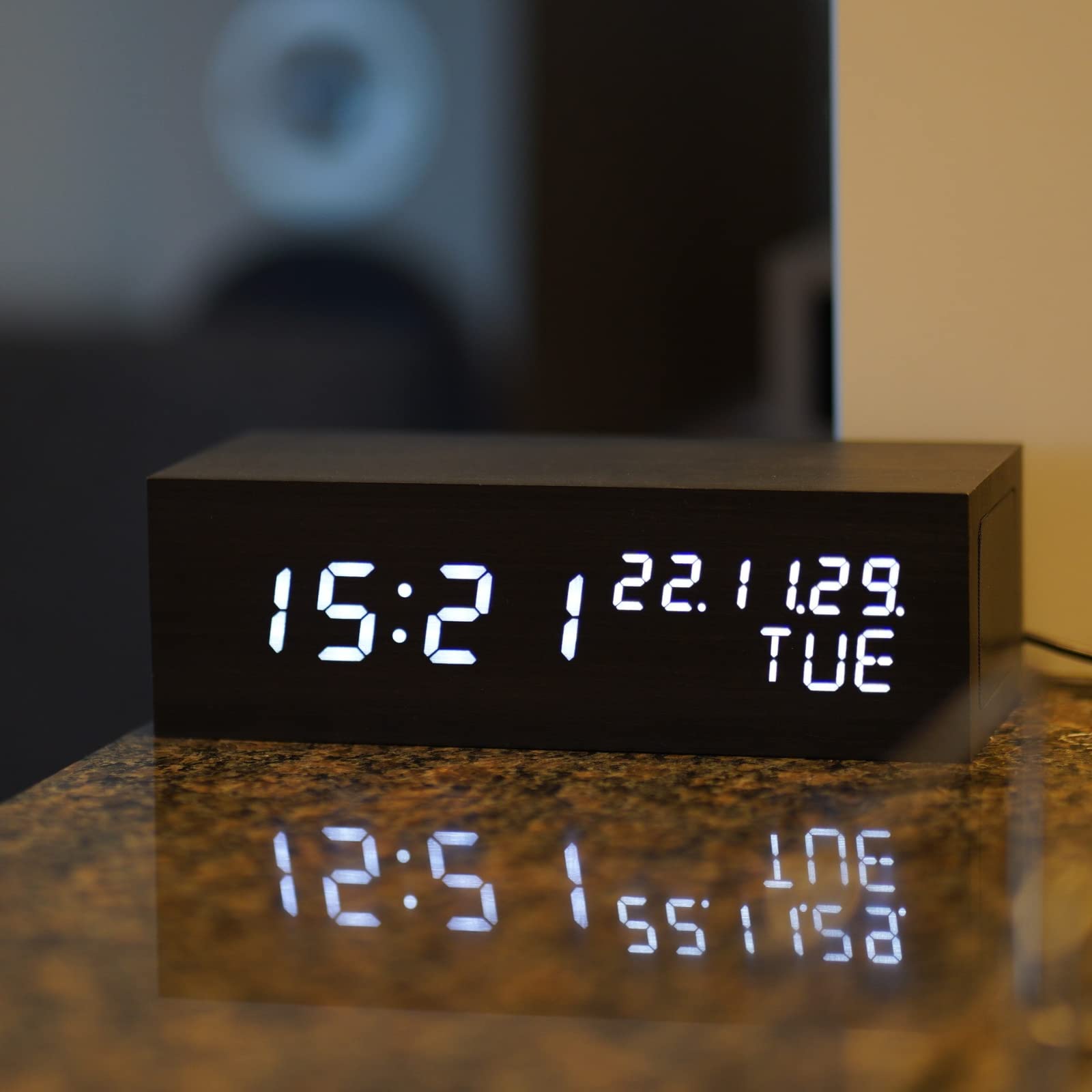 

Будильник WOOD SHOW с указанием дня недели Стильные Bluetooth Цифровые часы со светодиодным будильником Современный стильный дизайн под черный древесный шпон для гостиной и A