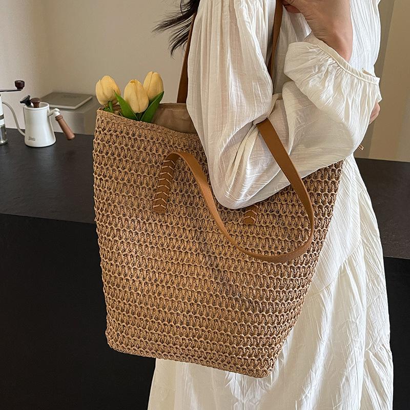 A Large-capacity Tote Bag with A Beach Vacation Style and A Casual Single-shoulder Women's Bag