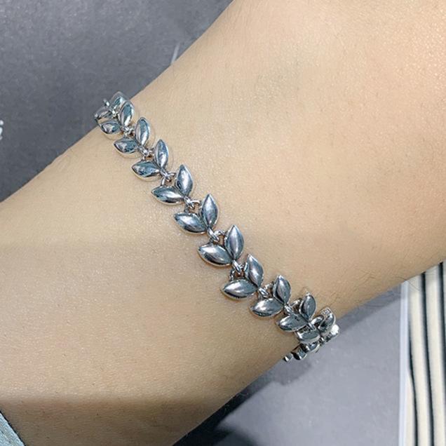 Silver bracelet simple store