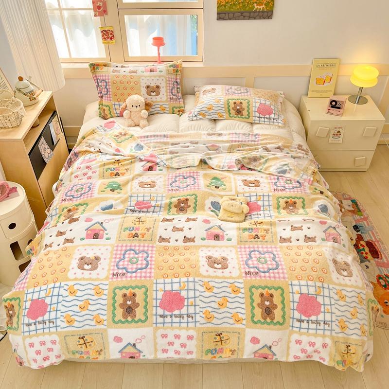 Cartoon Pink Strawberry Flannel Blanket for Kids Girls Soft Warm Lightweight Throw Blanket for Sofa Bed Traveling Camping Gifts