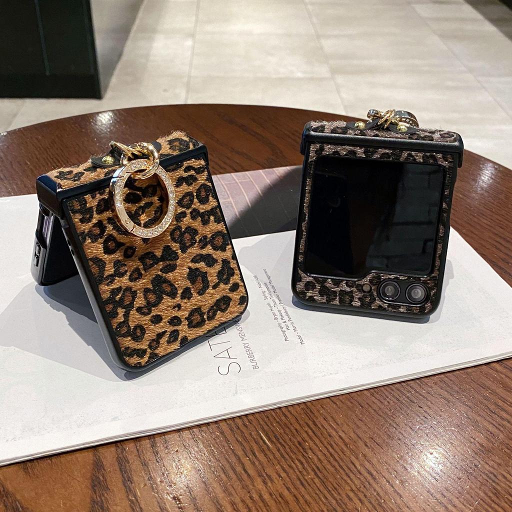 Samsung Z Flip7 Vollschutz Leopardenmuster Handyhülle mit Ringhalter