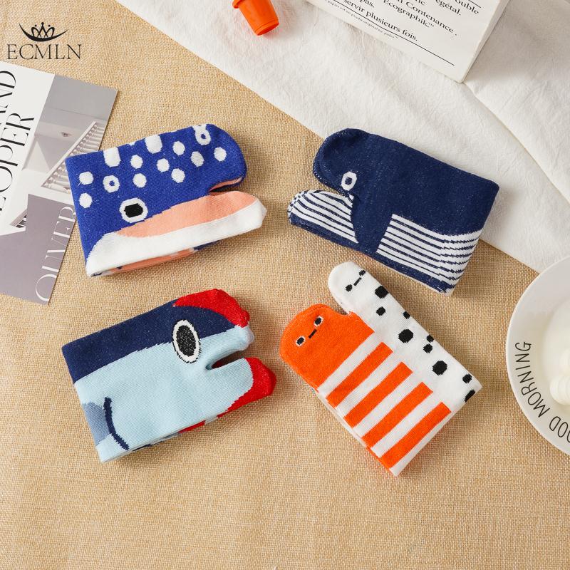 Damskie skarpetki z separatorem palców w kształcie delfina Zabawny i uroczy design z kreskówki Bawełniane skarpetki Pochłaniające pot Skarpetki do połowy łydki