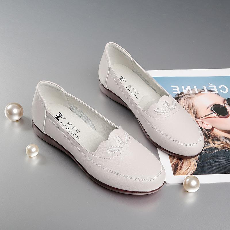 Comfortable New 2025 Spring Shallow Soft Leather Loafers Women Flats 2025 Spring Non Slip Flat Shoes Casual For Mom Street