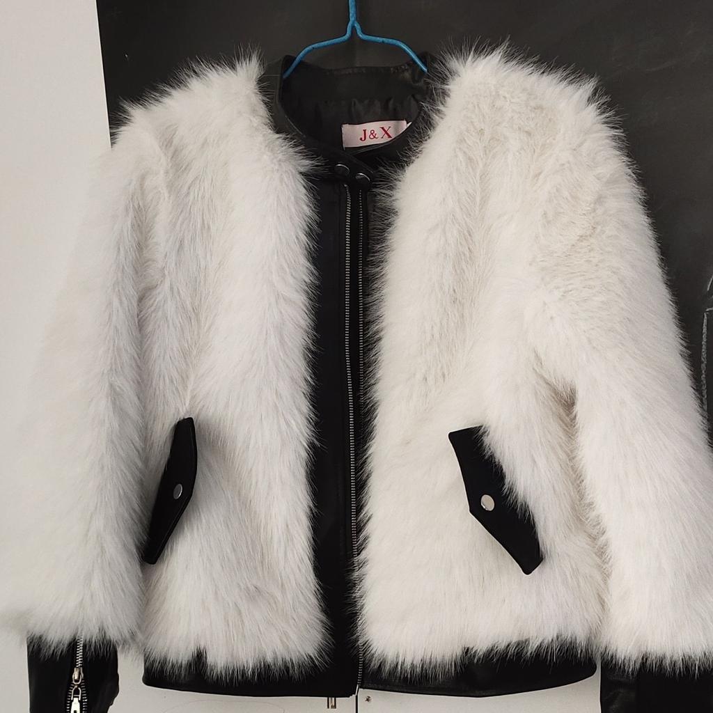 Jacket women's imitation fox fur PU leather splicing winter new short thickened plush fur coat