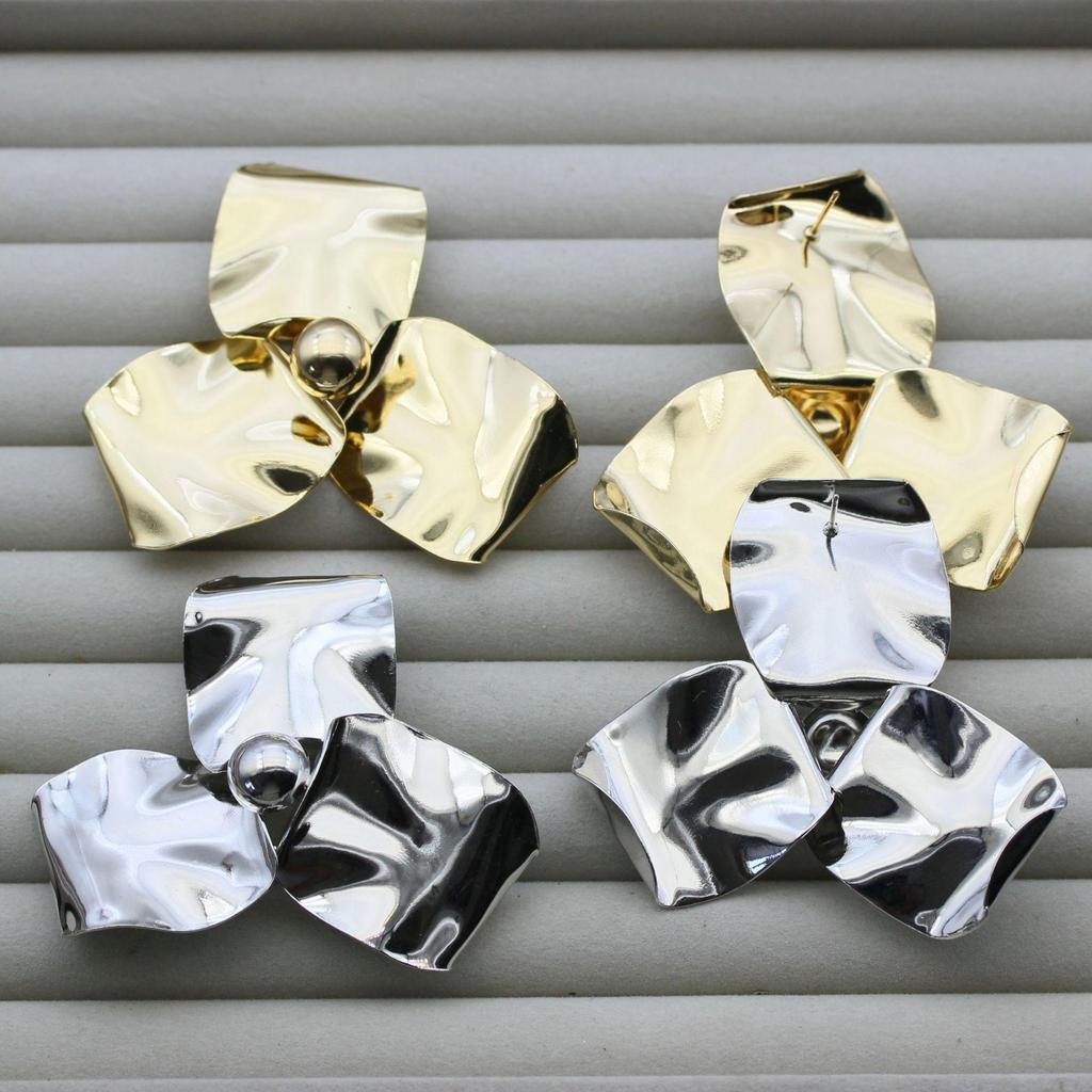 Blütenblatt-Textur Blumen S925 Silbernadel Hängeohrringe, Echtgoldplattiert, Übertriebenes Design, Grenzüberschreitender Luxus.