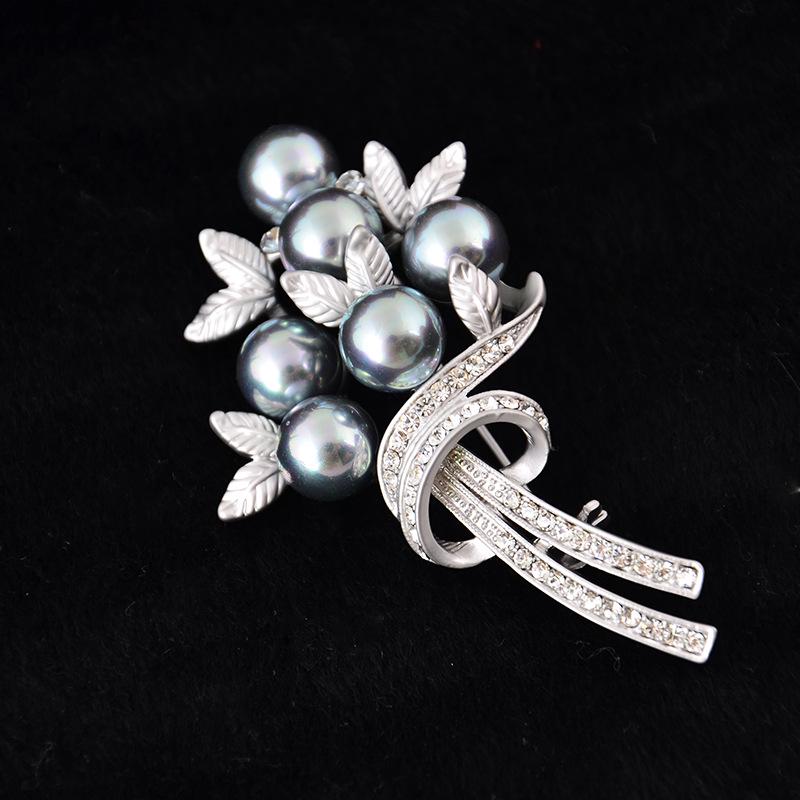 Fashion Diamond-Encrusted Flower Brooch, Simple Temperament Pearl Corsage Women'S Clothing Accessories Pin Jewelry