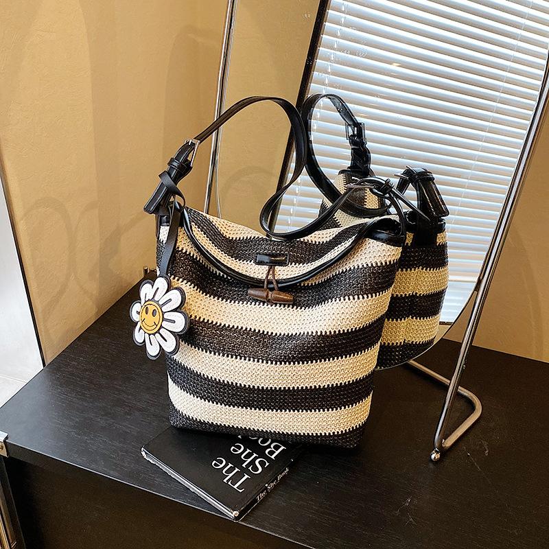 

Нова барвиста смугаста плетена сумка кросбоді сумка-відро для морського відпочинку пляжна солом яна сумка No pendant чорний