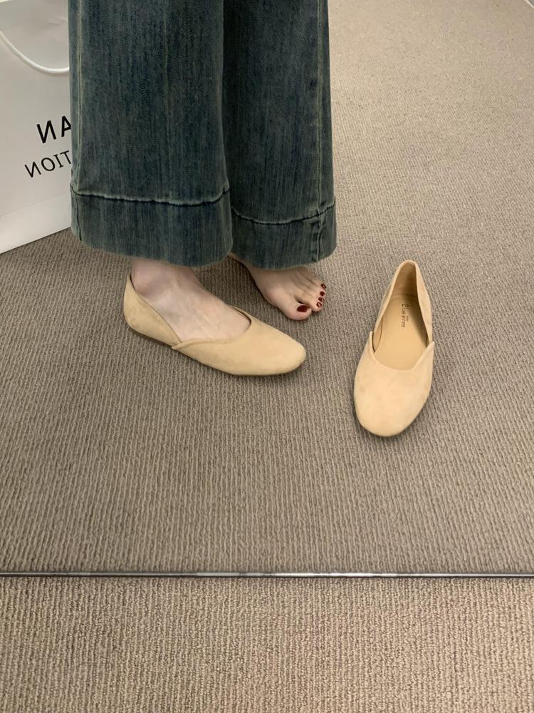 Suede retro soft-soled Mary Jane shoes women's 2025 spring new white light mouth small red shoes versatile with skirt single shoes