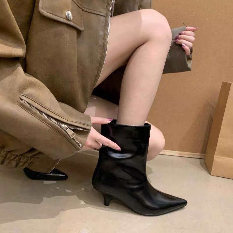 Mysterious figure! Fashion wide boots pointed cat and straight boots high-end leather stiletto short boots women's models
