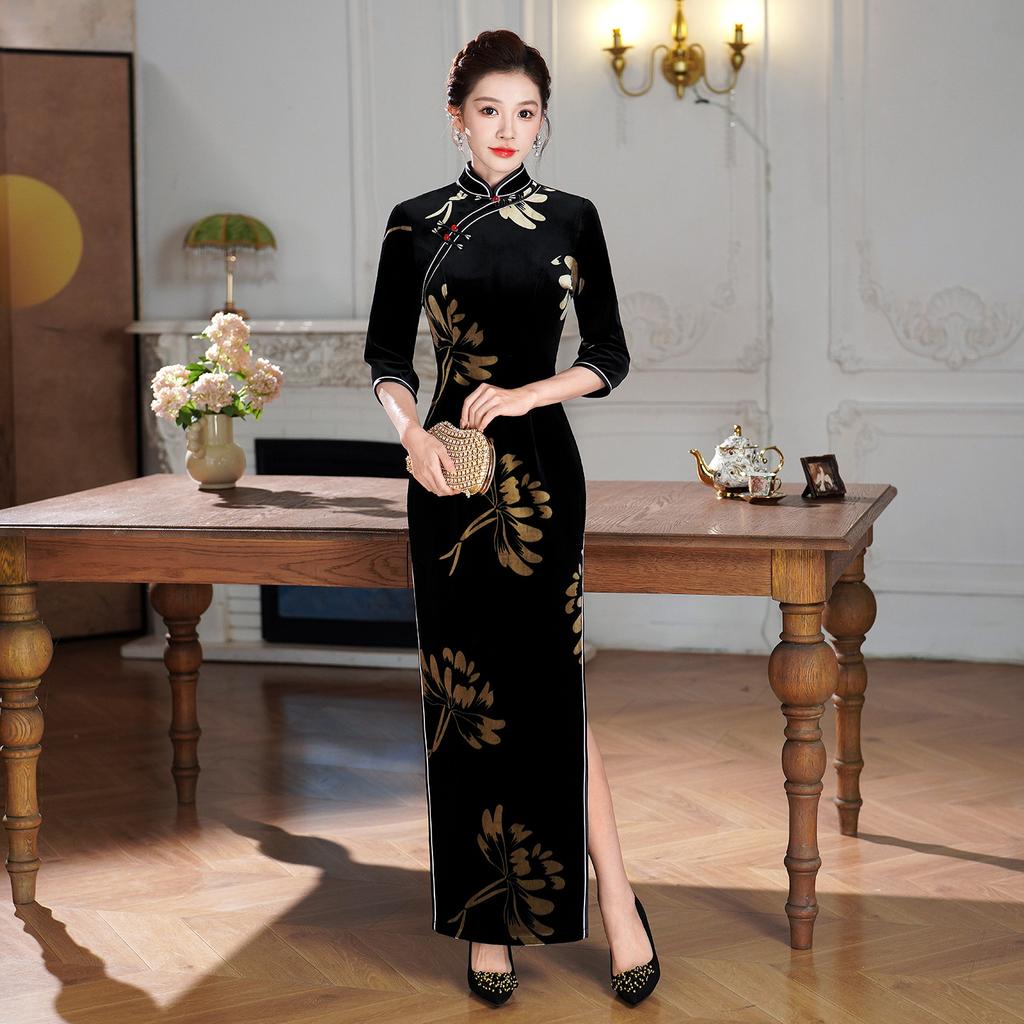 Retro velvet cheongsam stand-up collar seven-quarter-sleeved gold floral split-ended dress, mother-in-law wedding banquet Chinese dress