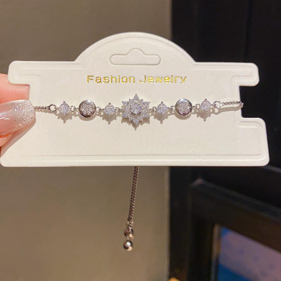 Light Luxury Female Geometric Oval Bracelet With Gold Plated Zirconia Design