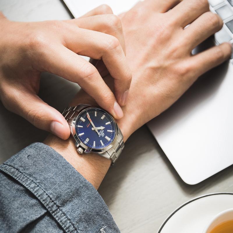 Casio EDIFICE series 100 meters waterproof quartz movement stainless steel strap Japanese and Korean watch men's watch blue dial EFB-107D-2AVUPR
