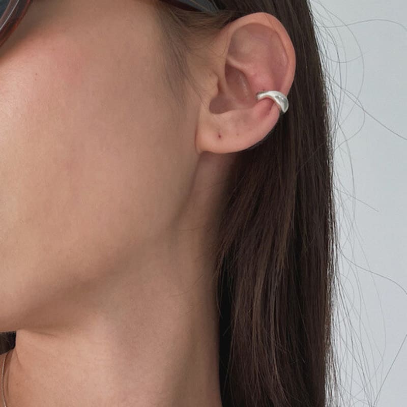 Thro.er Earldy Earcuff