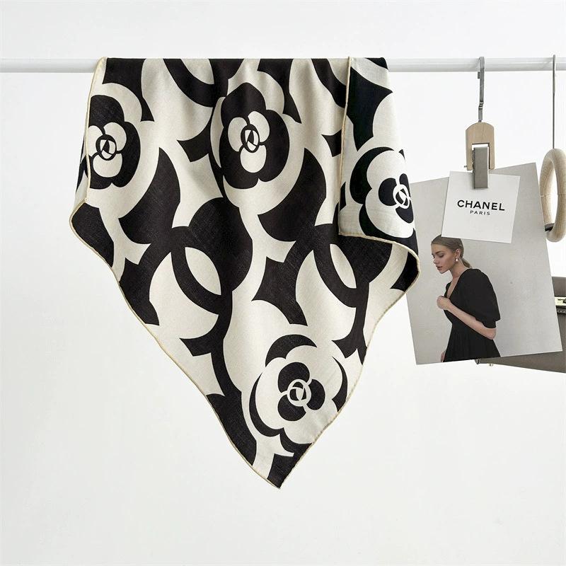 

Двусторонний гетерохромный узор Настоящий шелк Смесь чистой шерсти Женский шарф Легкая роскошь Высокий класс 30-40% шелк 60-70% шерсть Маленькая шаль size 66 66cm