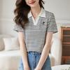 T-shirt pour femme à rayures Knight brodées, col rond, manches courtes, haut d'été polyvalent et décontracté avec rayures contrastées élégantes, lavable en machine