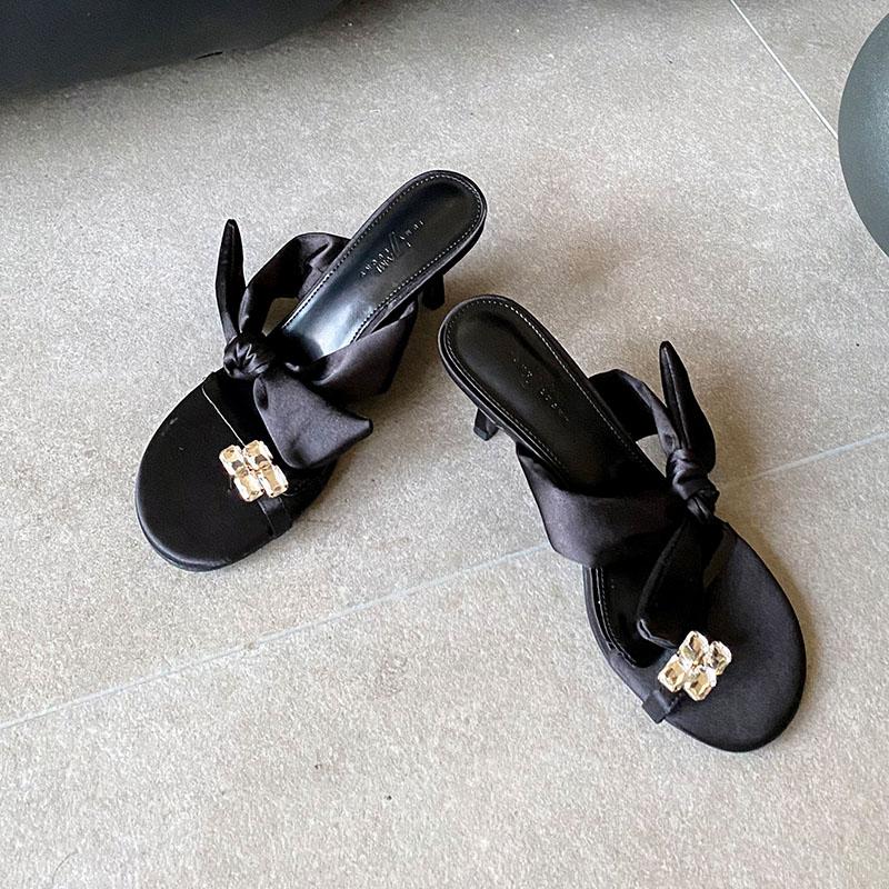 Moda Damskie Cienkie Obcasy Klapki Sandały Dla Kobiet Japonki Luksusowa Moda Cyrkonie Damskie Pantofle na Obcasie Buty Czółenka