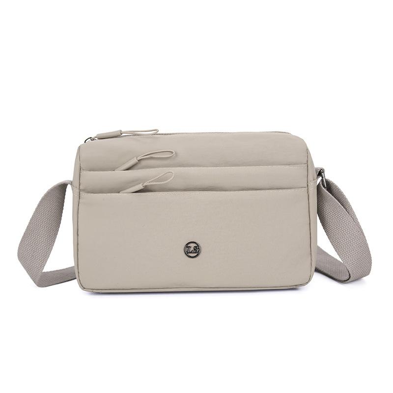 

Женская сумка кроссбоди на одно плечо в сочетании с маленькой квадратной сумкой хаки