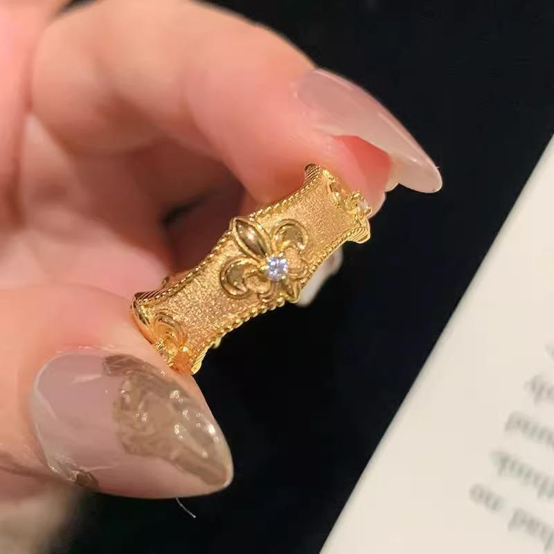 Elegant Iris Adjustable Ring for Women: Personalized French Court Style, Light Luxury, Niche Design, Perfect for Index Finger.