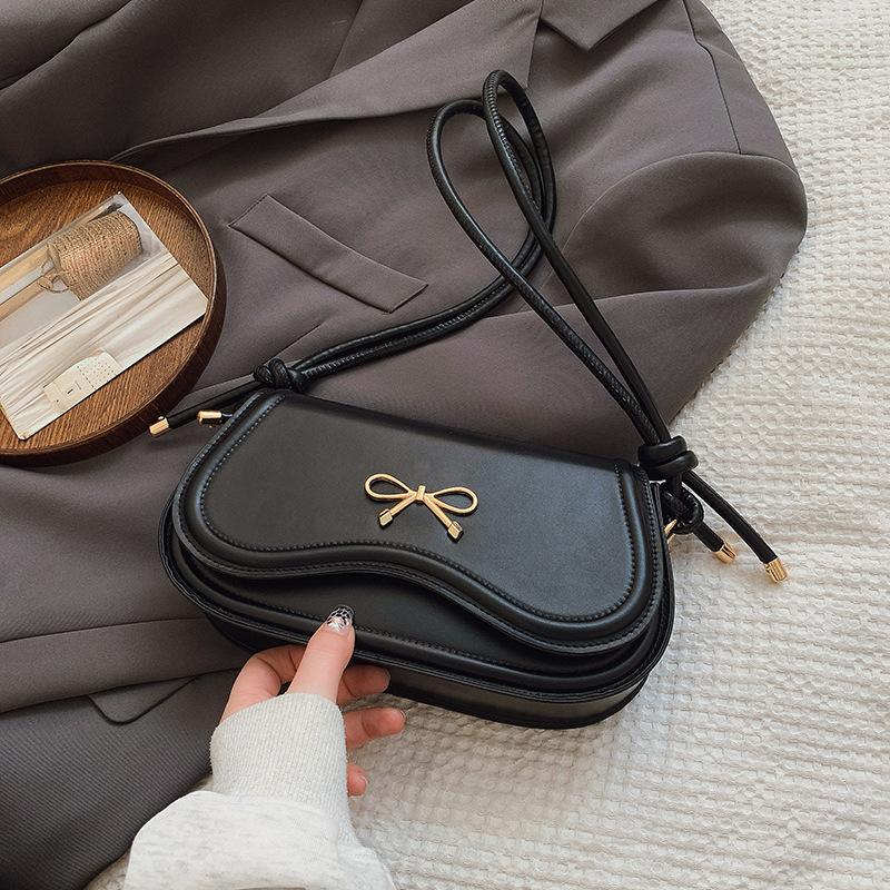 Korean niche underarm bag women's 2025 new trendy fashion portable small square bag niche design foreign style messenger bag