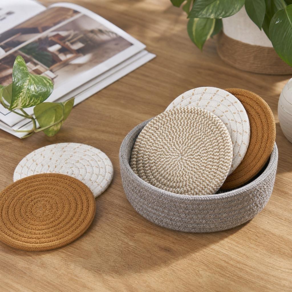 Round Woven Straw Coasters Set of 5 with Storage Frame 18cm Diameter Natural Fiber Drink Coasters for Home Kitchen Table Protection
