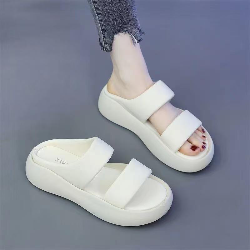 Summer Slippers Women's 2025 New Outer Wear Fashion Internet Celebrity Platform Casual Soft-soled Sandals Non-slip Beach Cool Slippers