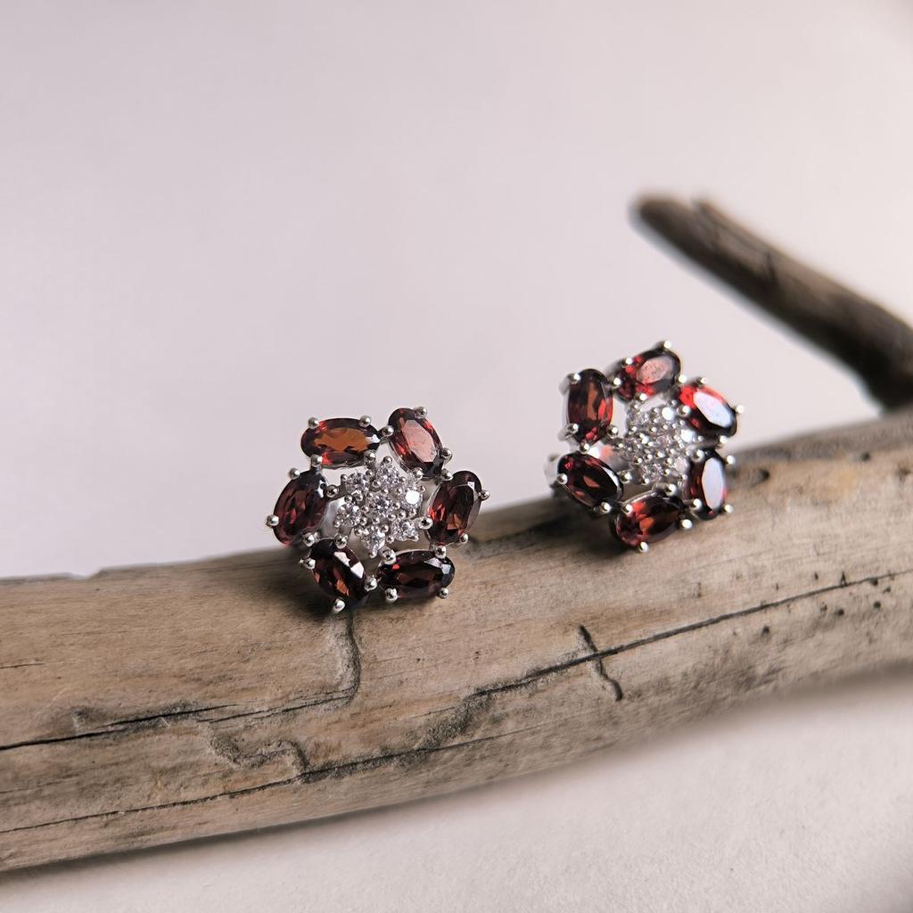 Серебряные серьги с натуральным гранатом 3.933ct, фианитами (2191452)