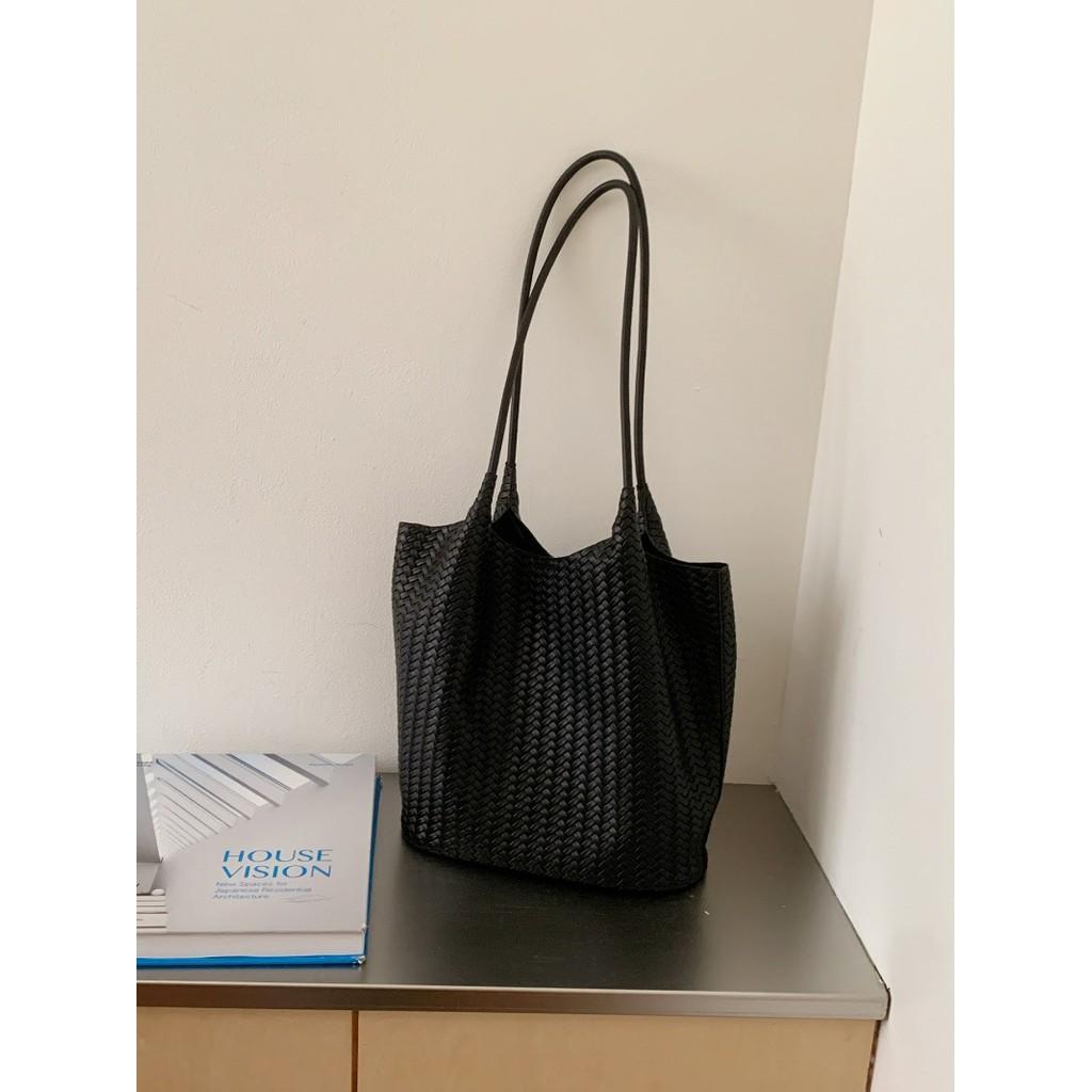 IELGY Large-Capacity Woven Tote Bag Lazy Commuter Portable One-Shoulder Bucket Bag