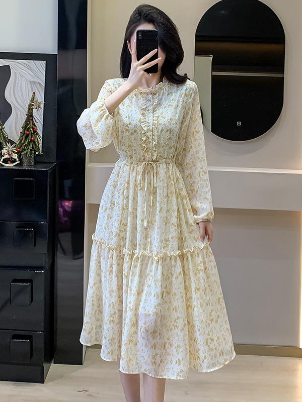 French Puff Sleeve Floral Chiffon Dress with Tie-Neck and Ruffle Collar, Slim-Fit Long Sleeve for Early Spring.