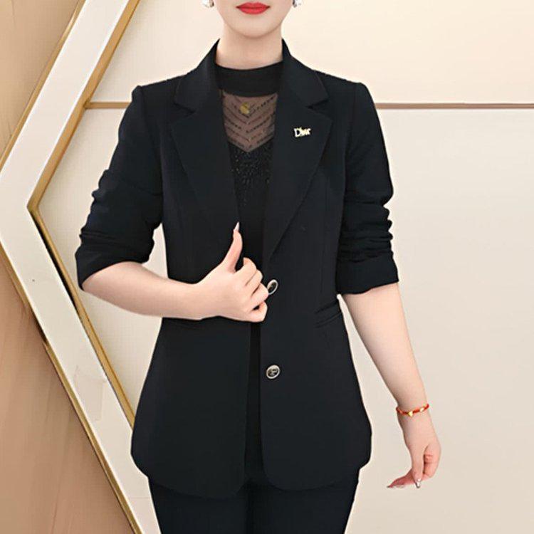 Dámské černé sako úzkého střihu 2025 – všestranná móda na jaro a podzim