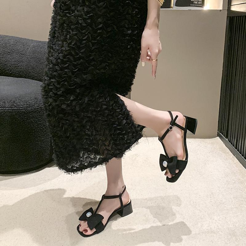 High Heels Women's Summer 2025 New Pearl Bow with Hollow Square Head Middle Heel Fashion Sandals Women