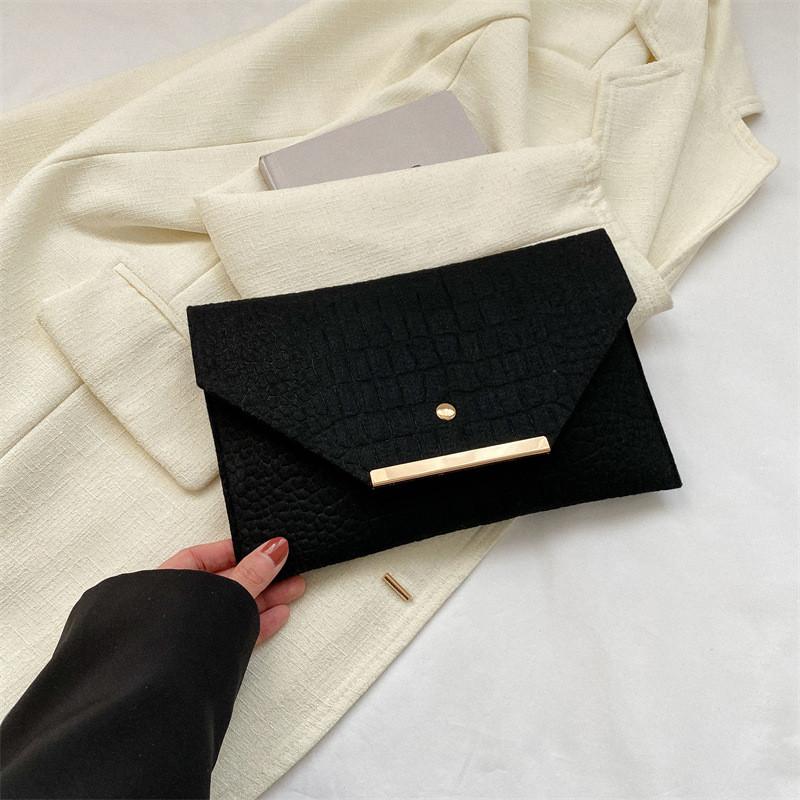 Шикарная повседневная женская сумочка, модный летний клатч-конверт из мягкого фетра чёрный