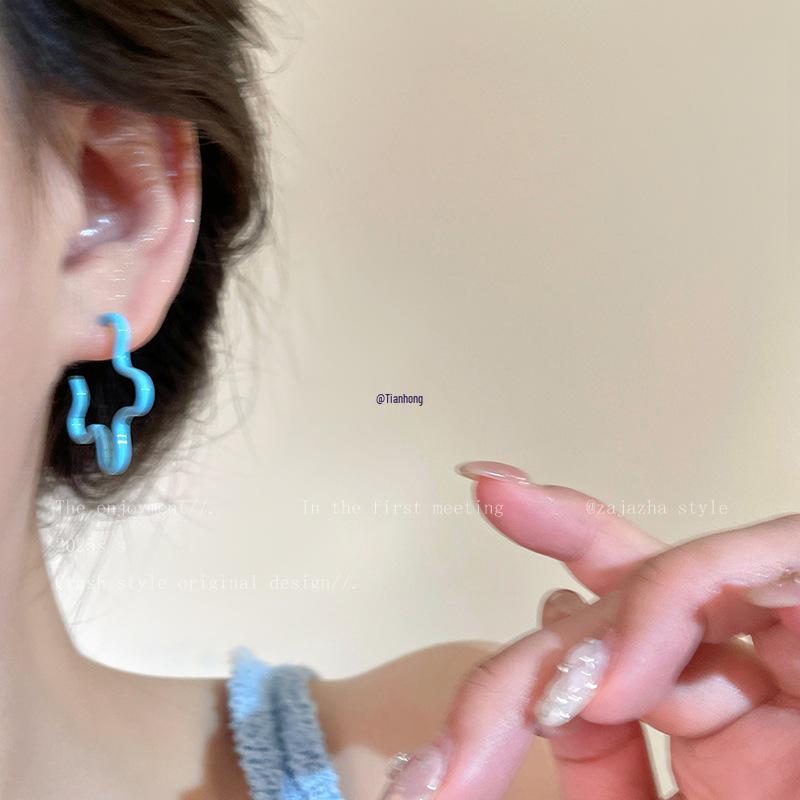 Blue Flower Stud Earrings - Women's Summer Beach Style Accessory with Dopamine Niche Design in Pink