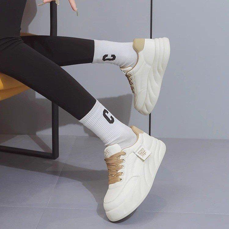 High-value Casual Board Shoes Autumn New Wear-resistant Versatile Platform Bread Sports Women's Shoes