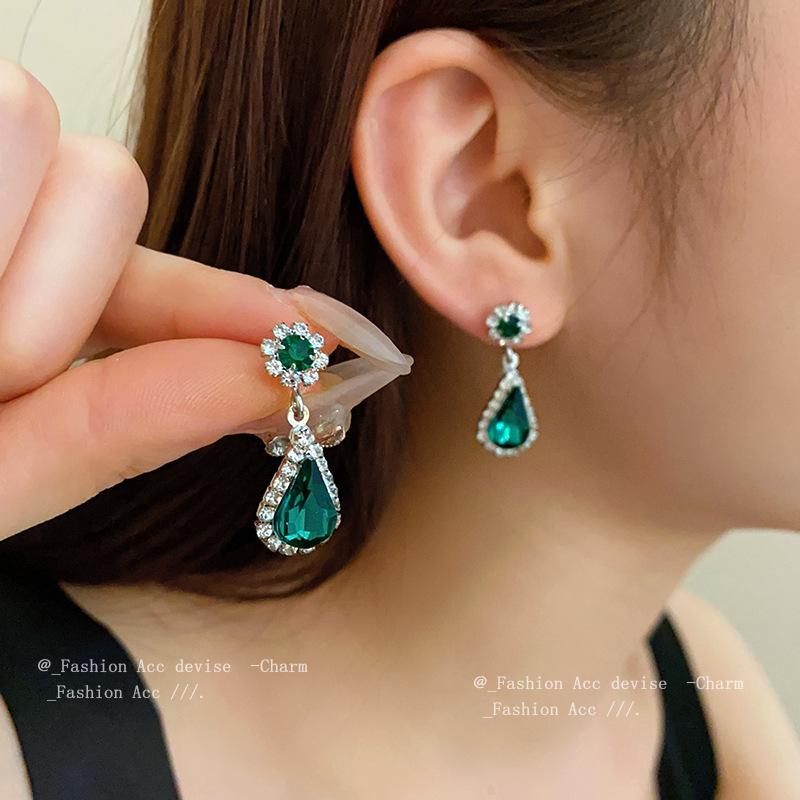 French light luxury water drop diamond stud earrings necklace two-piece set niche temperament collarbone chain fashion high-end jewelry women