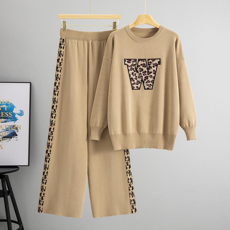 

Комплект из двух предметов: высококачественный, повседневный и модный вязаный топ с круглым вырезом и брюки широкого кроя для осени и зимы one size хаки