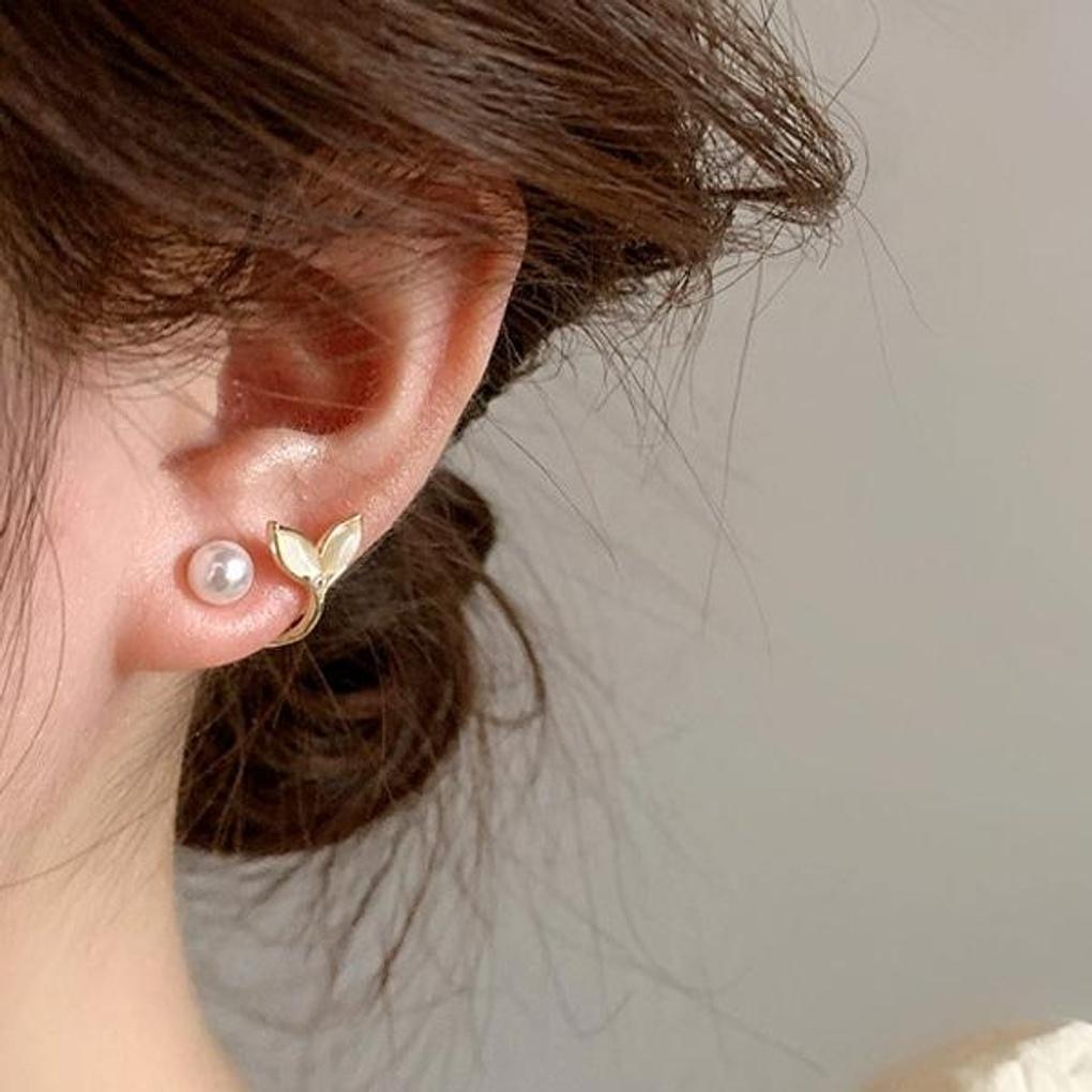 Women's Daily Mermaid Tail Point Pearl Earrings