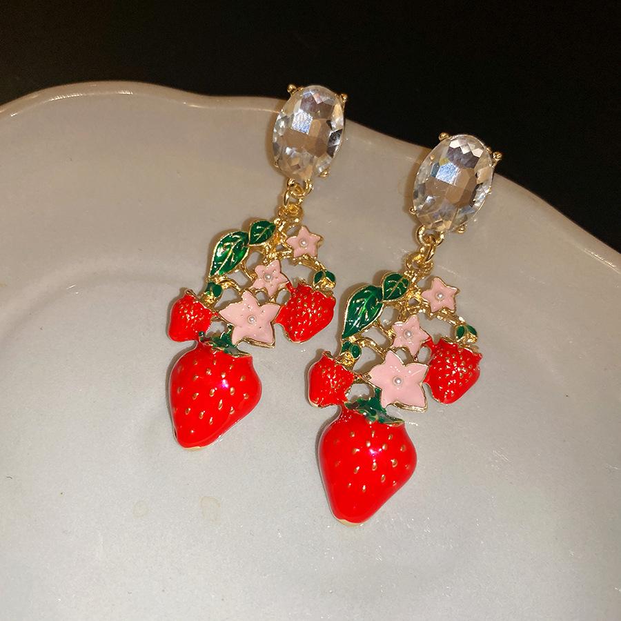 

Silver Needle Diamond Drip Oil Strawberry Pendant Earrings Sweet Small Fresh Delicate Versatile Earrings Light Luxury Premium Earrings
