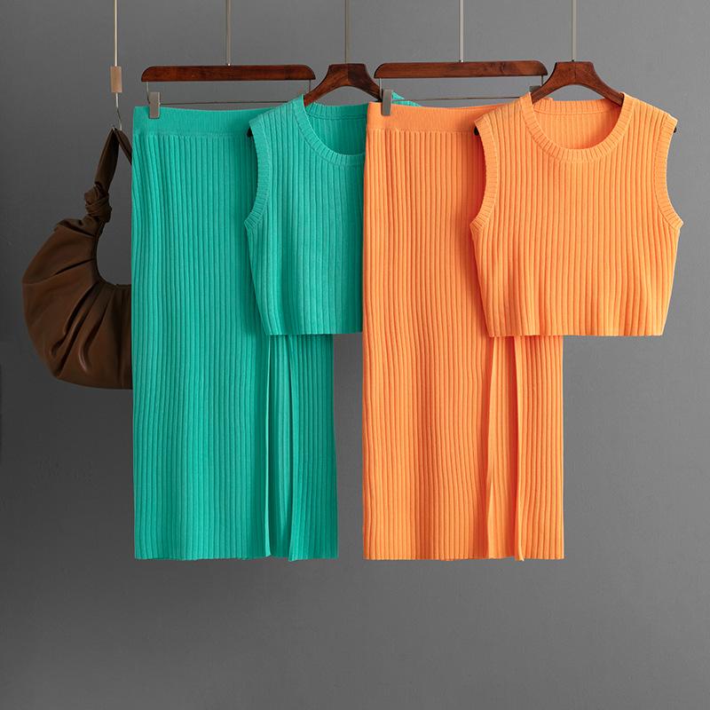 European and American solid color sleeveless vest fashion suit 2025 summer new knitted slit skirt two-piece suit