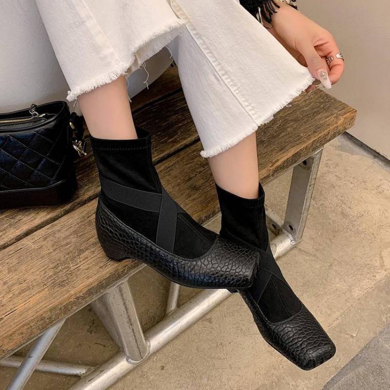 Versatile Leather Boots Women's Beef Tendon Sole Rear Zipper Leather Fashion Boots Autumn and Winter Medium Heel Large Size Women's Boots Square Heel 