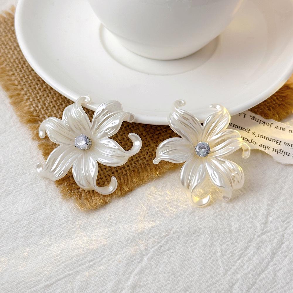 High-Grade Green Floral Pearl Earrings - Silver Needle Lily of the Valley and Tulip Design