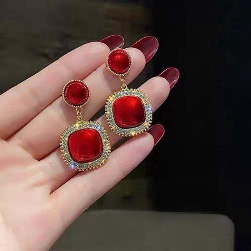 French light luxury pearl earrings simple versatile diamond stud earrings ins temperament design geometric earrings