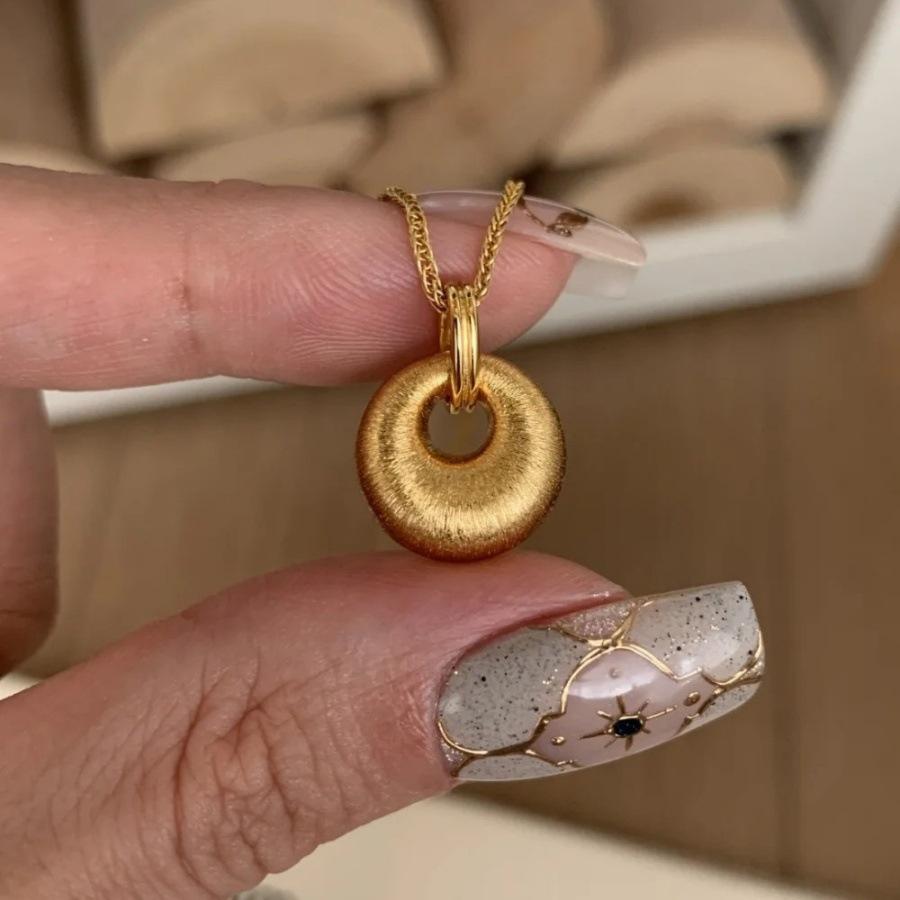 

Medieval brushed gold lump safety buckle pendant necklace new Chinese retro light luxury collarbone chain