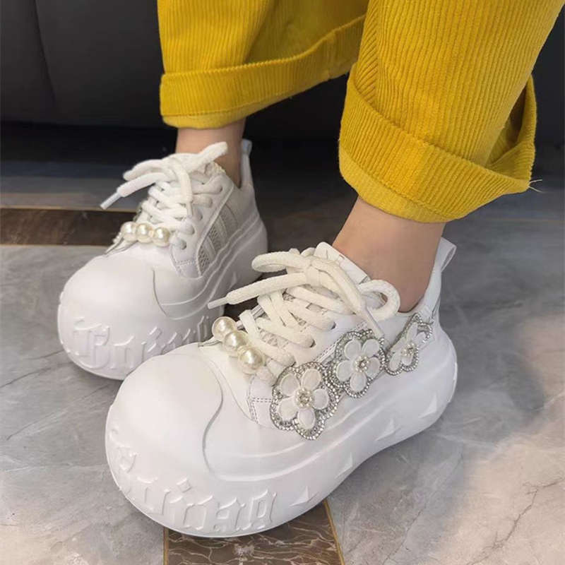 Beliebte hässlich-süße Muffin-Plateau-Brot-Schuhe mit großem Kopf, Damen-Mesh, atmungsaktive kleine weiße Schuhe, vielseitige höhenerhöhende Sport- und Freizeitschuhe