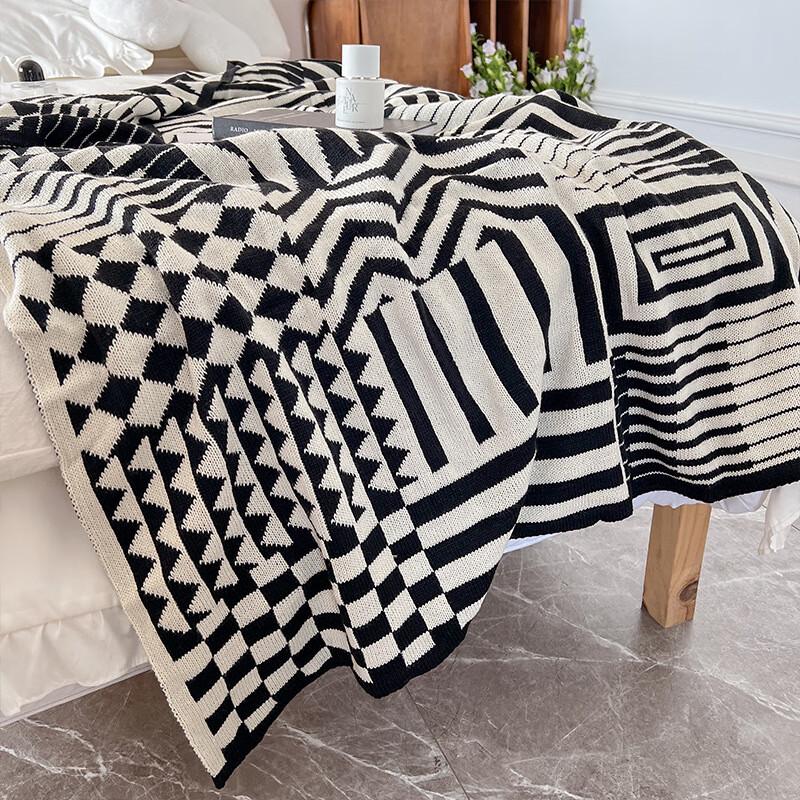 UOSU Geometric Knitted Blanket & Shawl