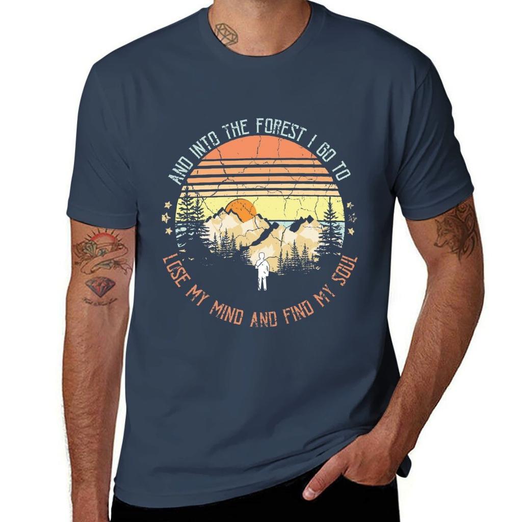 Och ut i skogen går jag T-shirt svart bomulls-t-shirt enfärgad för man paket herr grafiska t-shirts T-shirt