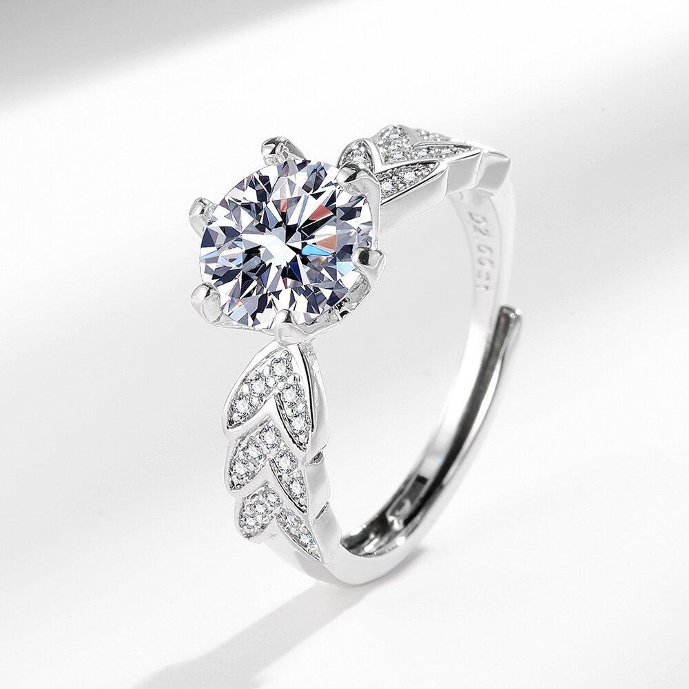 

Fashion 2 Carat Eight Hearts Eight Arrows Zircon Ring Platinum Plated Niche Jewelry