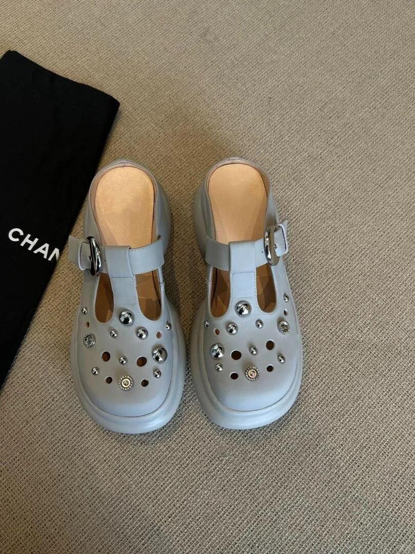 

2025 new thick-soled bag head half slippers women s outer wear rivets hollow hole shoes lazy one pedal muller slippers 35