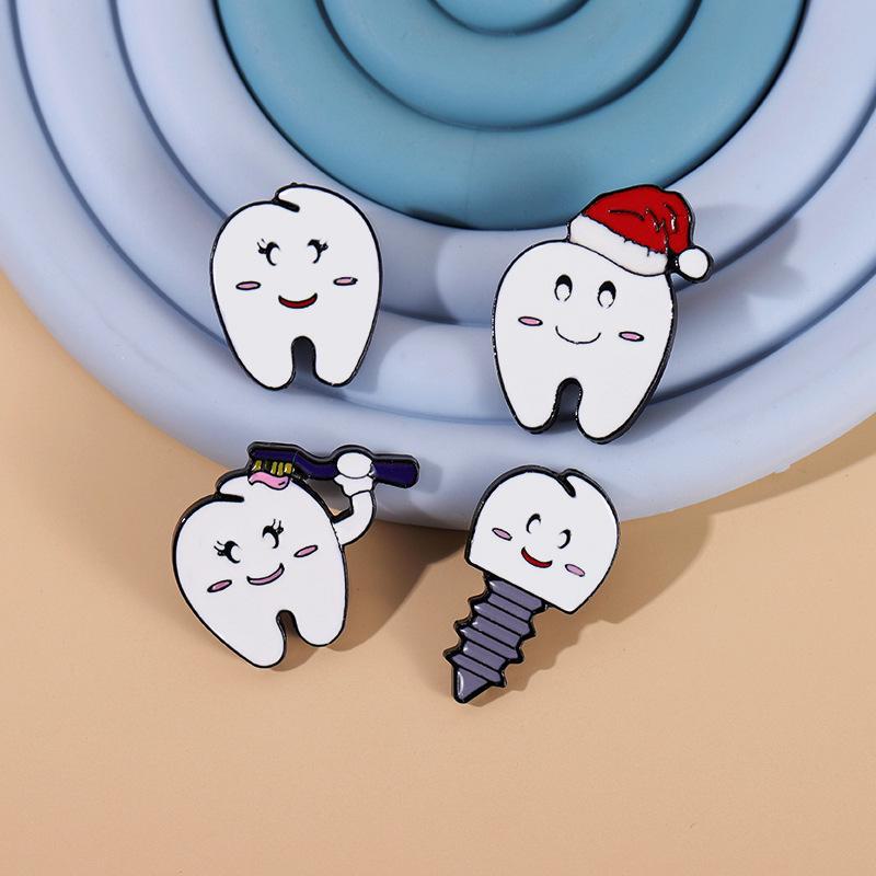 Cartoon Love Toothbrush Pin - Tooth-Shaped Alloy Brooch