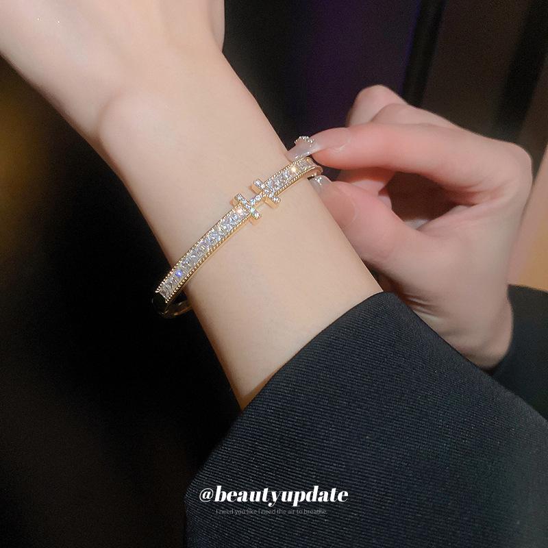Korean Zircon Letter Buckle Bracelet: Elegant, High-End, Light Luxury Fashion